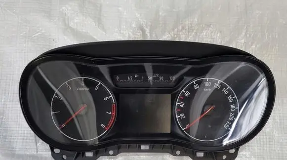 Opel Corsa E Speedometer (instrument cluster) 39056365