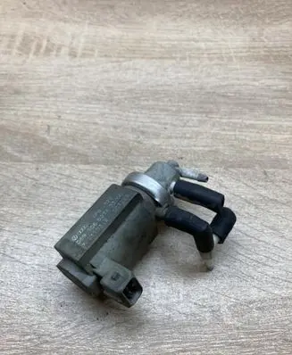 Volkswagen PASSAT B5 Valve vacuum 059906627A