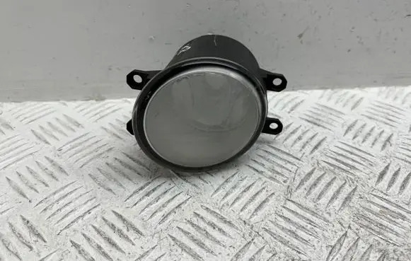 Toyota Avensis T270 Front fog light 812200D041 812200D042 812200D040