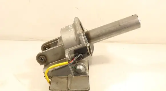 Opel Corsa D Power steering pump 55701302