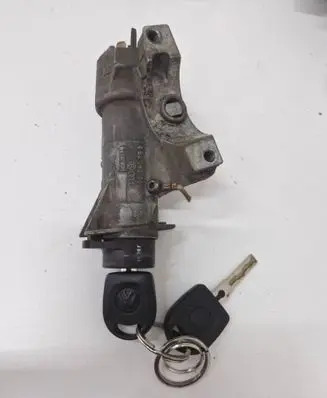 Volkswagen Golf IV Ignition lock 4B0905851C