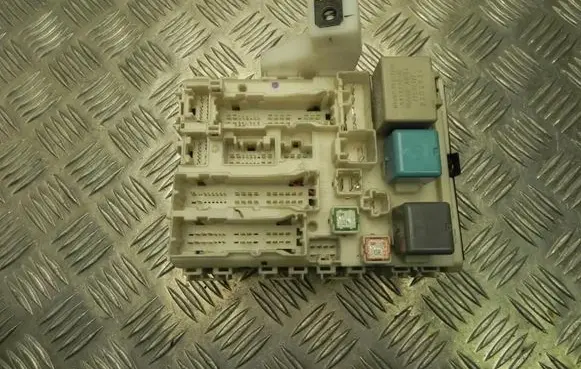 Toyota Prius (XW20) Fuse box set 8273047290 K866