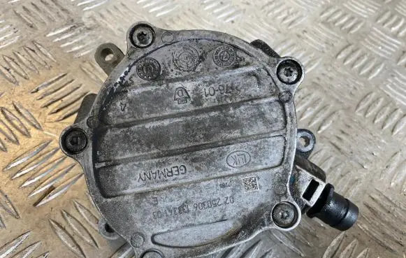 Volkswagen Eos Vacuum pump 06D116100E 02250306 1334103