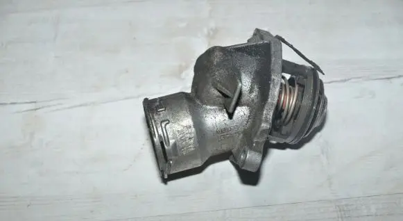 Thermostat/thermostat housing