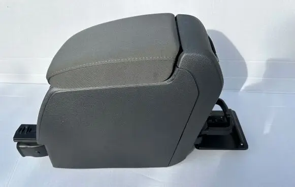 Volkswagen Golf V Cup holder front 