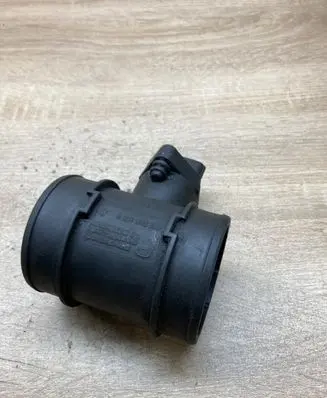 Opel Vectra B Mass air flow meter 0281002180