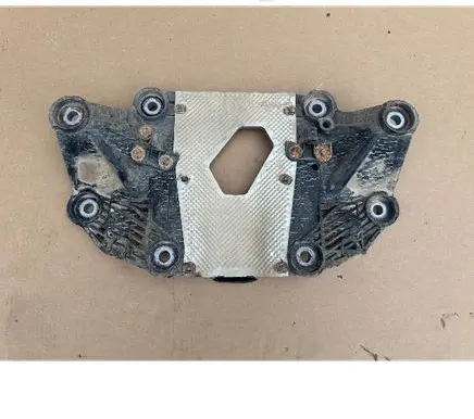 Volvo XC70 Rear differential/diff mount bracket 30639931