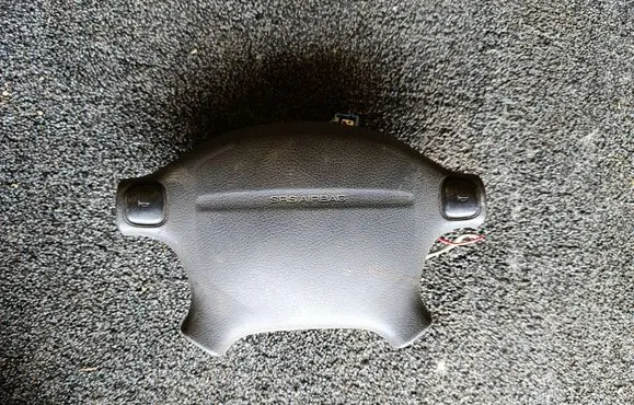 Steering wheel airbag