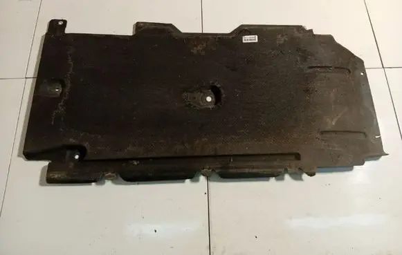 Volvo V40 Engine splash shield/under tray 31378224