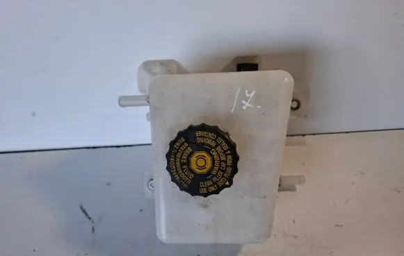 Lexus RX 450H Brake fluid reservoir 240520