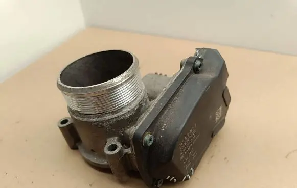 Audi Q3 8U Throttle valve 06F133062T 3135812835 3135812826