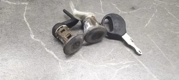 Peugeot 206 Ignition key/card 