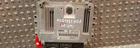 Renault Scenic II - Grand scenic II Engine control unit/module S25053641 0281013907 8200705748