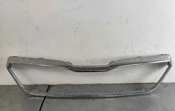 Skoda Scala Front bumper upper radiator grill 657853761D
