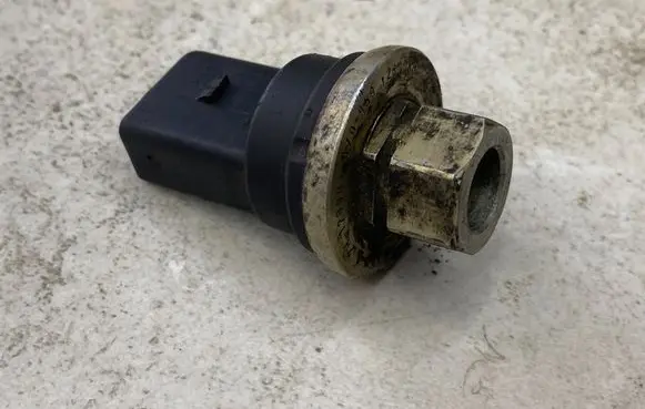 Audi A4 S4 B6 8E 8H Air conditioning (A/C) pressure sensor 8Z0959126