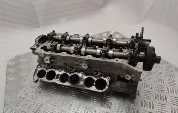 Jeep Grand Cherokee Engine head 90352085F