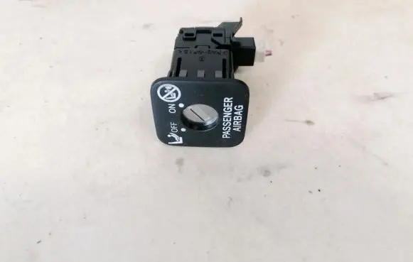 Toyota Urban Cruiser (XP110) Passenger airbag on/off switch 