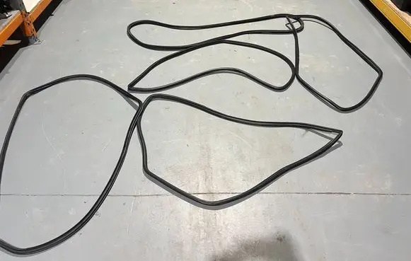 Toyota RAV 4 (XA50) Rear door rubber seal (on body) 
