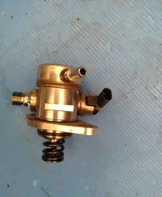 Peugeot 5008 II Fuel injection high pressure pump 9812133780
