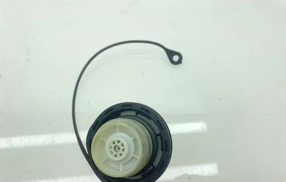 Subaru Legacy Fuel tank filler cap 