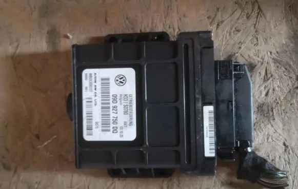 Volkswagen Touareg I Gearbox control unit/module 09D927750DQ
