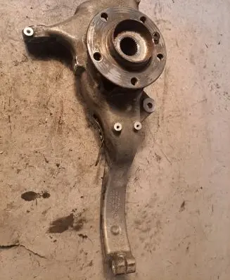 BMW X6 M Front wheel hub