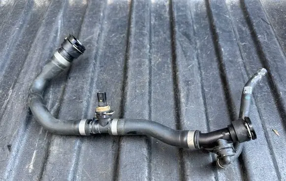 Volvo V60 Engine coolant pipe/hose 30668661 32249490