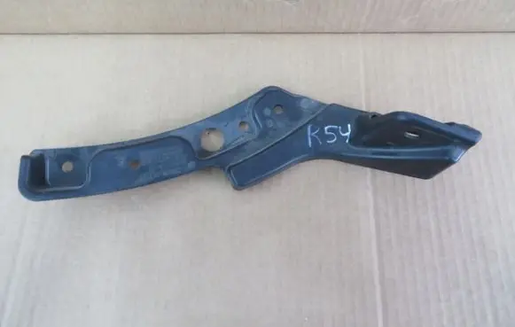 Front bumper mounting bracket