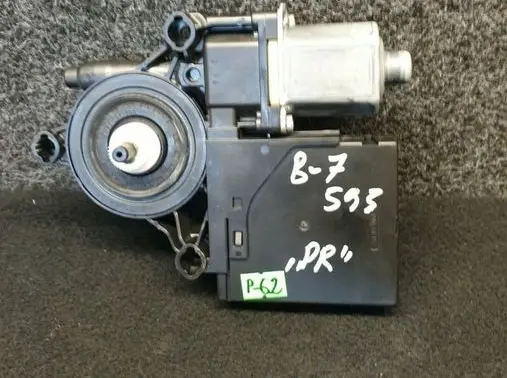 Volkswagen PASSAT B7 Front door window regulator motor 3C0959792B