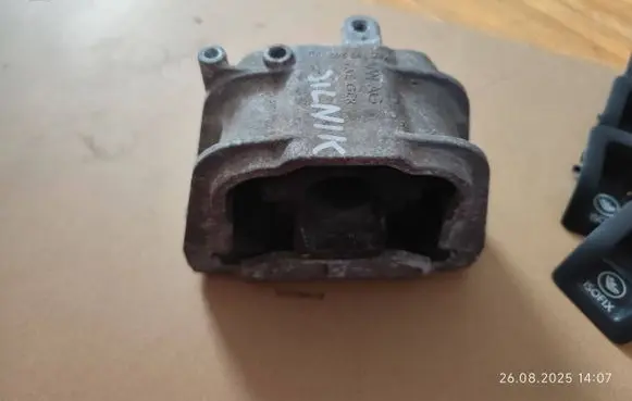 Volkswagen Golf V Engine mount bracket 1K0199262AJ 1K0199262