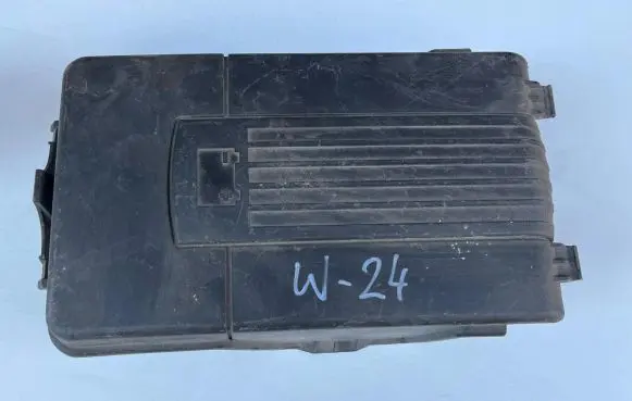 Volkswagen PASSAT B6 Battery box tray cover/lid 1K0915443A AZ59