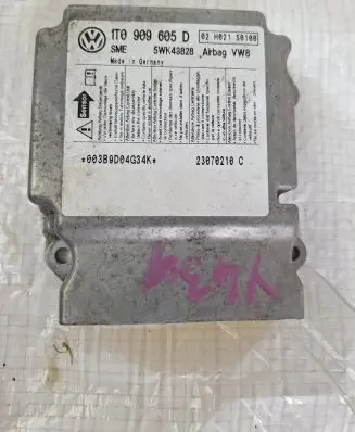 Volkswagen Touran I Airbag control unit/module 1T0909605D