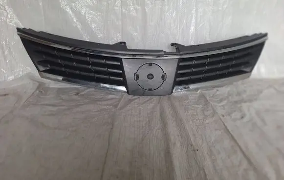 Nissan Tiida C11 Front bumper upper radiator grill 62310EM30A