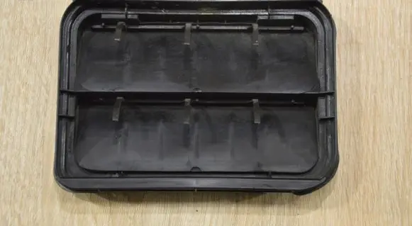 Renault Laguna III Quarter panel pressure vent 