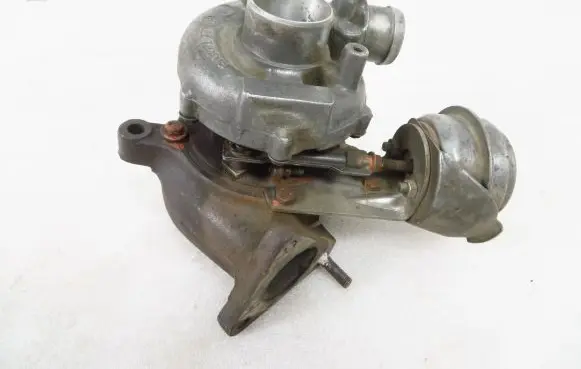 Volkswagen Golf IV Turbo GT1749V 028145702N