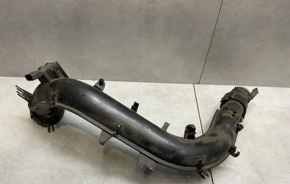 Audi A4 S4 B9 Intercooler hose/pipe 04E145673J