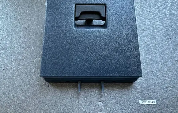 Nissan Terrano Fuse box cover 6896501G01