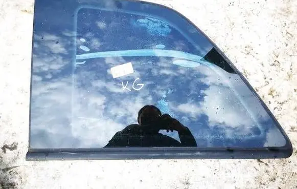 Opel Zafira B Rear side window as2