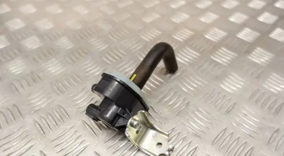 Toyota Yaris XP210 Brake central valve 90910TC005