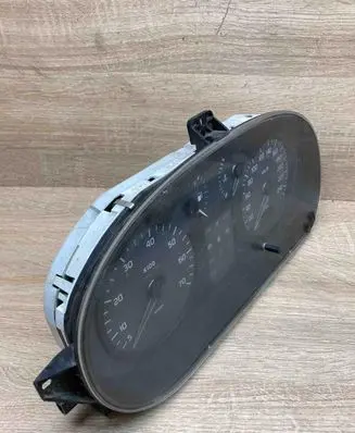 Renault Megane I Speedometer (instrument cluster) 7700427900 501018960021 LHD