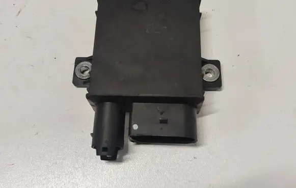 BMW 5 E60 E61 Glow plug pre-heat relay 132197