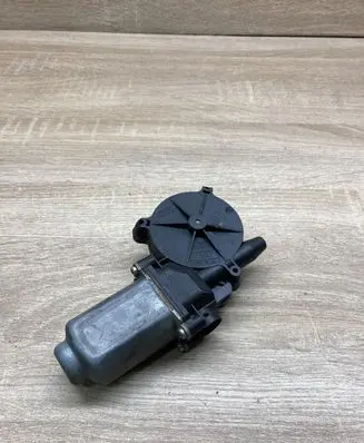 Nissan Almera N16 Front door window regulator motor 400600 RIGHTSIDE