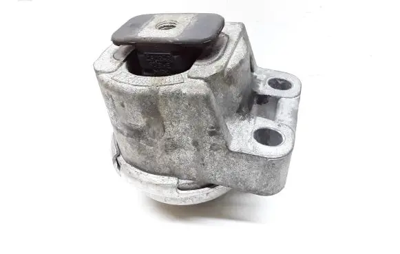 Volvo S60 Engine mount bracket 31304038