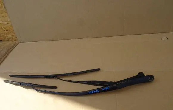 KIA Stonic Front wiper blade arm 2637-7