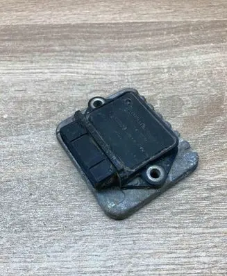 Volkswagen PASSAT B3 Ignition amplifier control unit 191905351B 339373