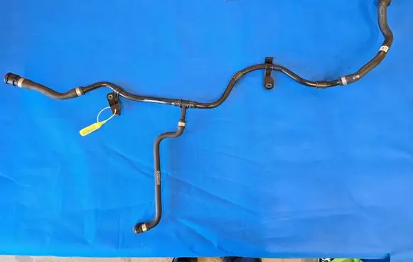 BMW 5 G30 G31 G38 Intercooler pipe mounting bracket 8596347