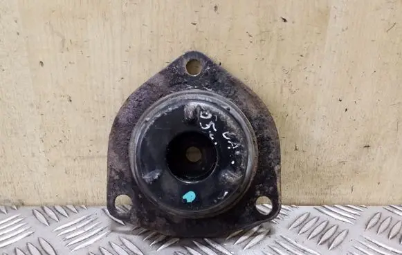 Nissan X-Trail T30 Front shock absorber mounting bracket 