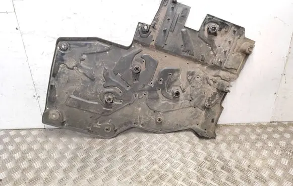 Center/middle under tray cover