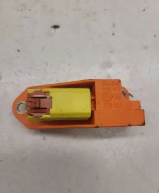 Volkswagen Touran I Airbag deployment crash/impact sensor 1T0909606 5WK43310