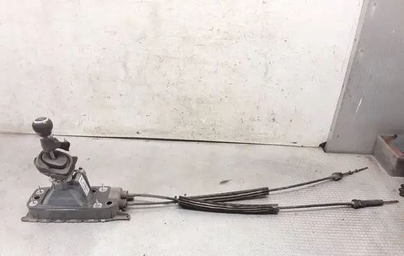 Volkswagen PASSAT B6 Gear shifter/selector 3C0711049AE